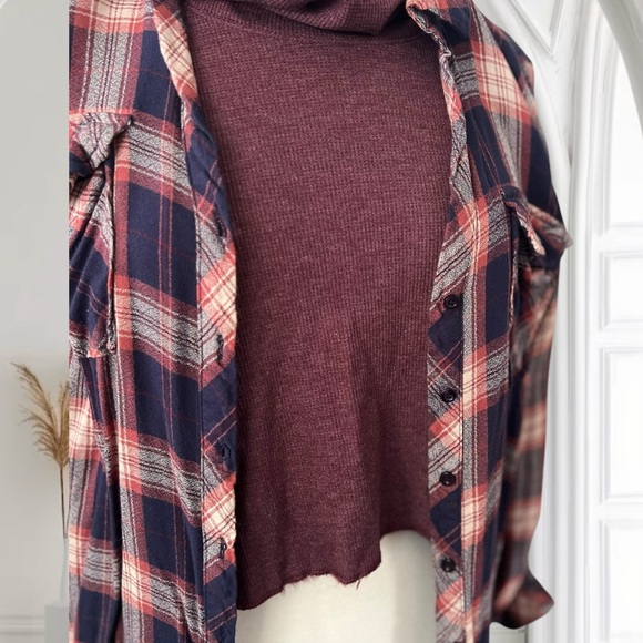 ❤️ Olivia Grey Navy & Red Plaid Button-Up Shirt - Picture 4 of 4